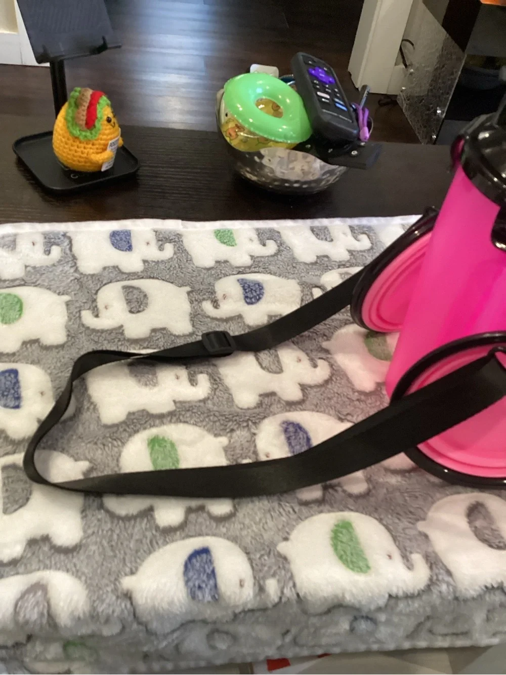 NWOT - Hot Pink Water & Food Btle w/Blk Strap, Leash, Car Restraint, & Collar!!!